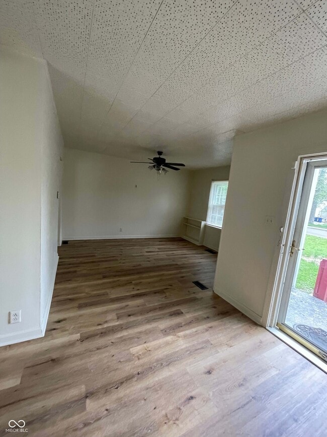 Building Photo - 4522 N Longworth Ave