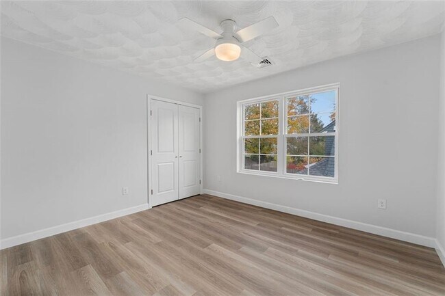 Building Photo - 47 Windsor Rd