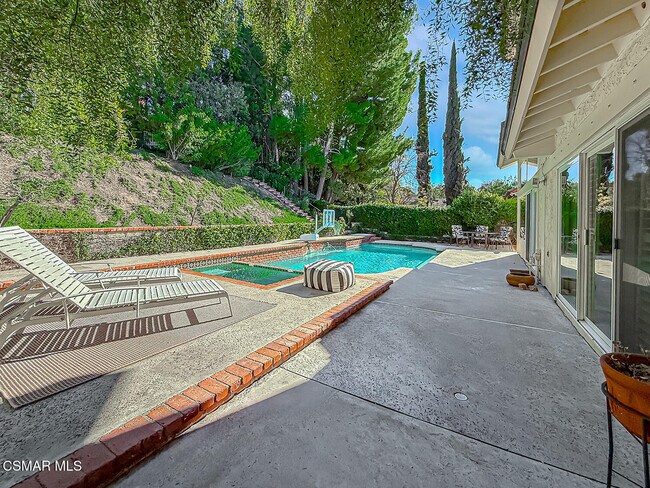 Building Photo - 2367 Silver Spring Dr