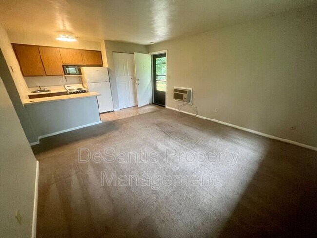 Building Photo - 215 Lunar Ln