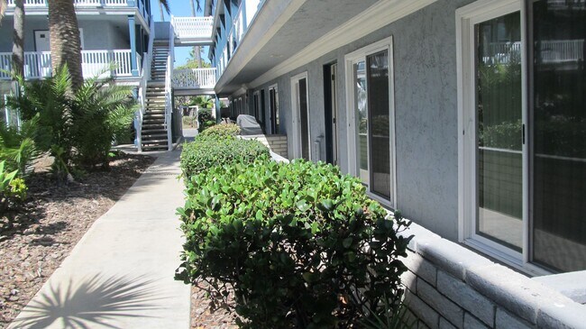Building Photo - 1111 Seacoast Dr