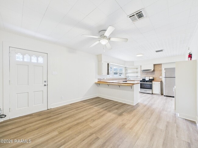 Building Photo - 528 St Julien Ave