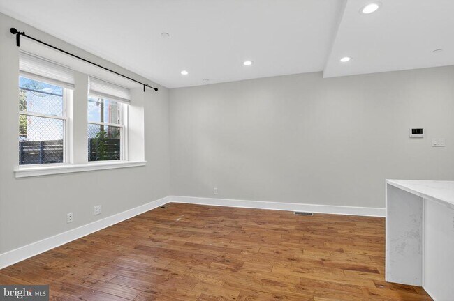 Building Photo - 1420 E Susquehanna Ave