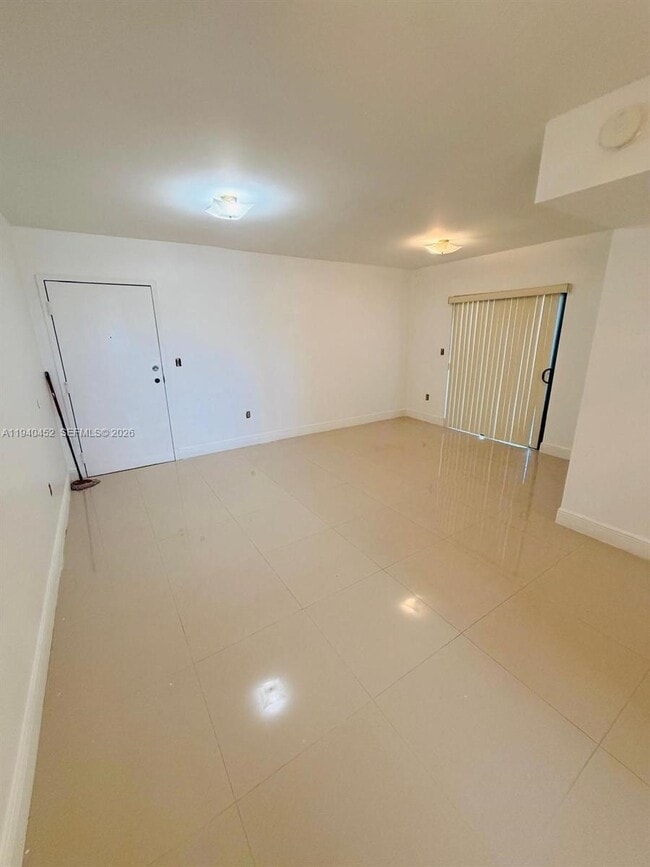 Building Photo - 2046 W Flagler St