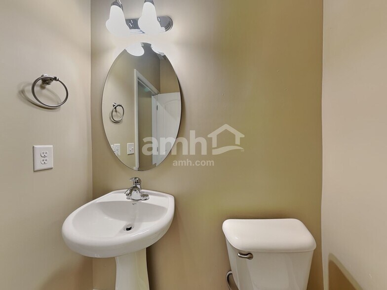 Building Photo - 5160 Busted Rock Trl