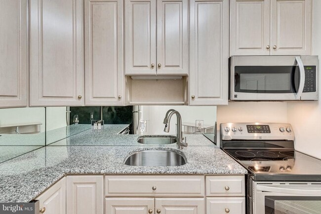 Building Photo - 955 26th St NW