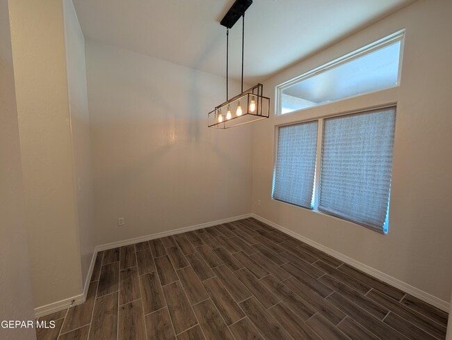 Building Photo - 517 La Entrada Cir