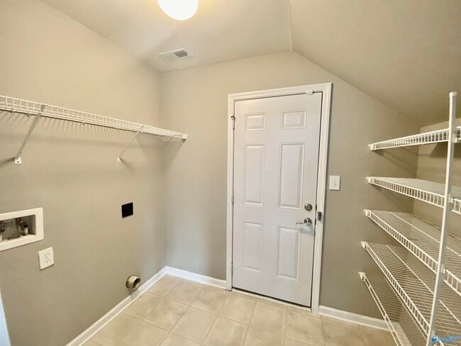 Building Photo - 3129 Lakeland Dr SW