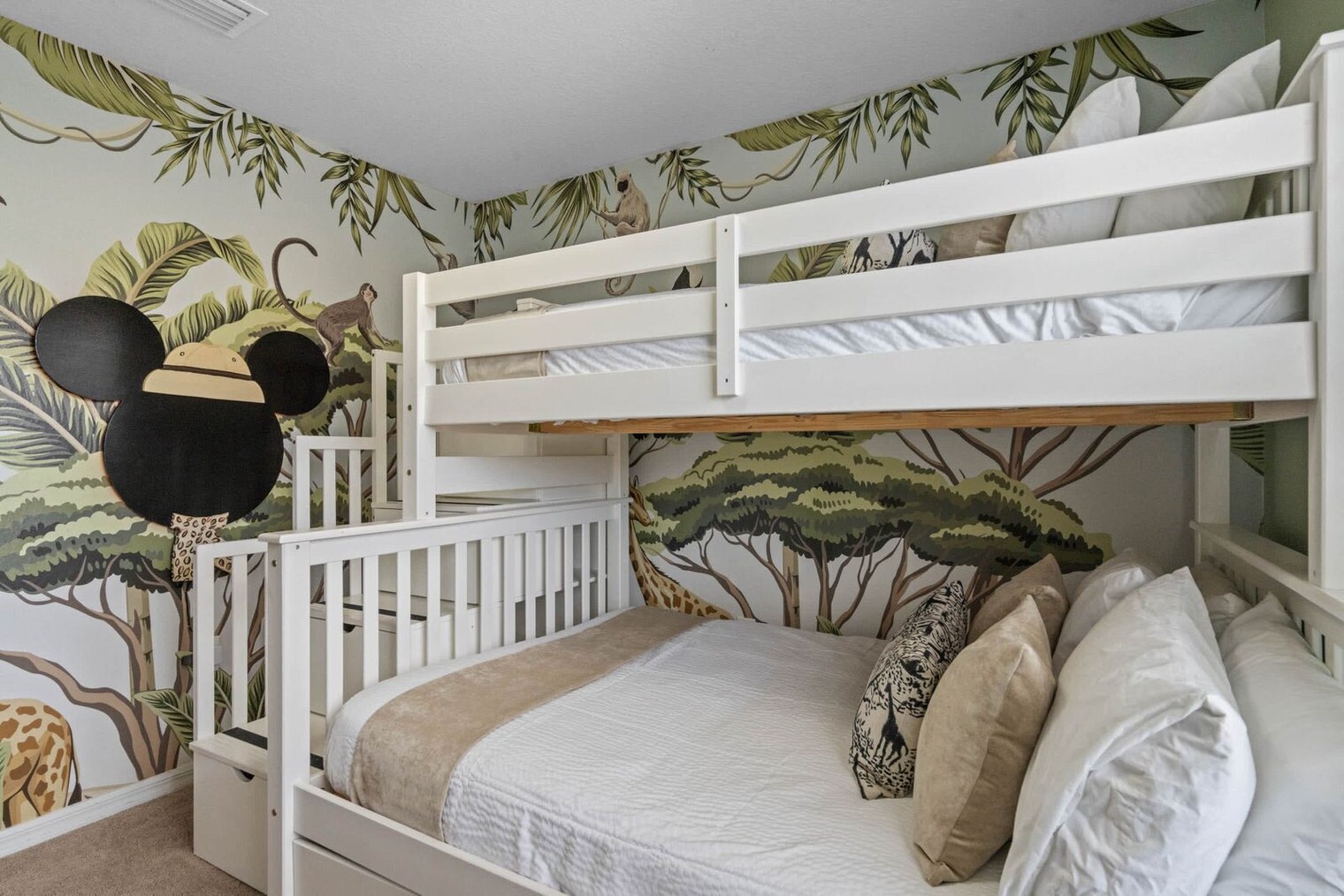 Building Photo - 9037 Rhodes St