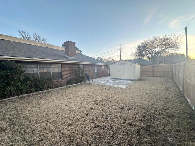 Building Photo - Fully Furnished 2 Bed 2 Bath