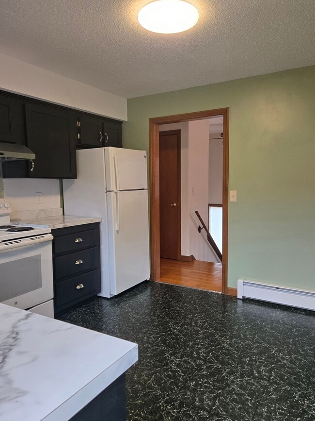 Building Photo - 48 River Rd