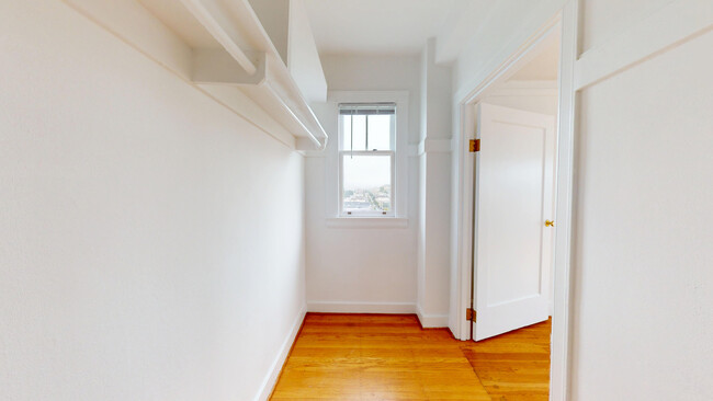 Building Photo - 1294 Grove St