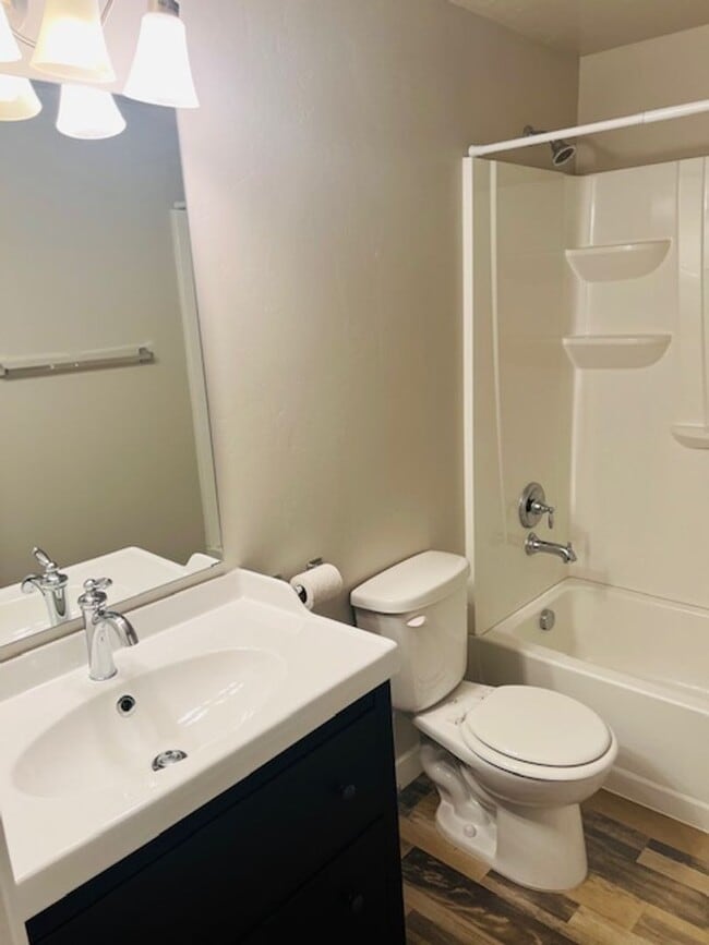 Building Photo - Beautiful home with central air and 2 car garage.