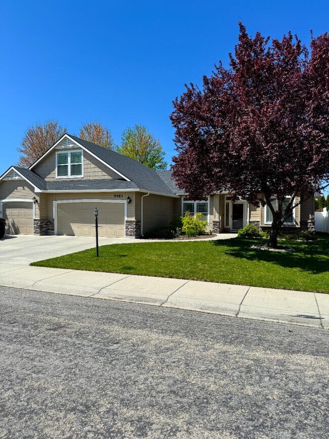 Building Photo - 5483 N Black Sand Ave