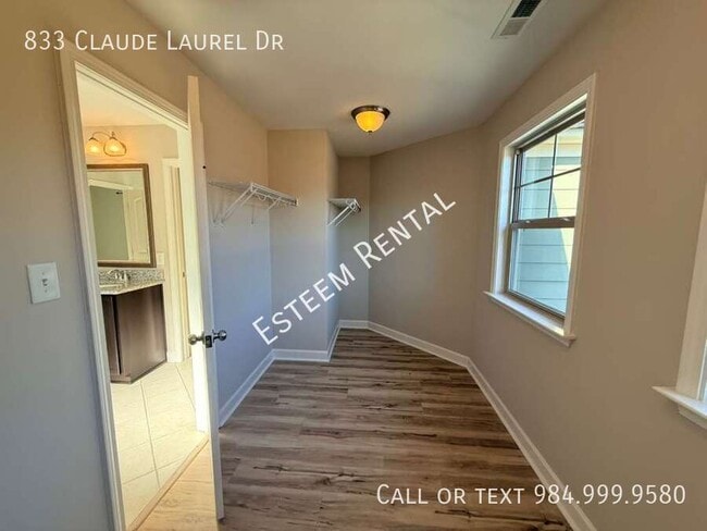 Building Photo - 833 Claude Laurel Dr