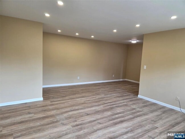 Building Photo - 1628 Valley 2A Vly