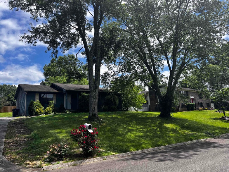 Building Photo - 208 Mount David Dr