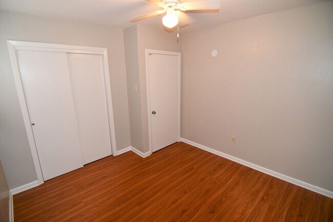 Building Photo - Newly Renovated!  3 bedroom, 1 bath home off Baker Blvd with easy access to Plank