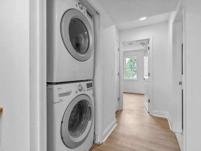 Building Photo - 40 Brattle St