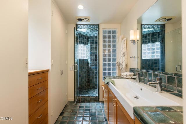 Building Photo - 4254 Chevy Chase Dr