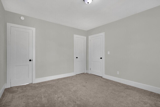 Building Photo - 216 Hawthrone