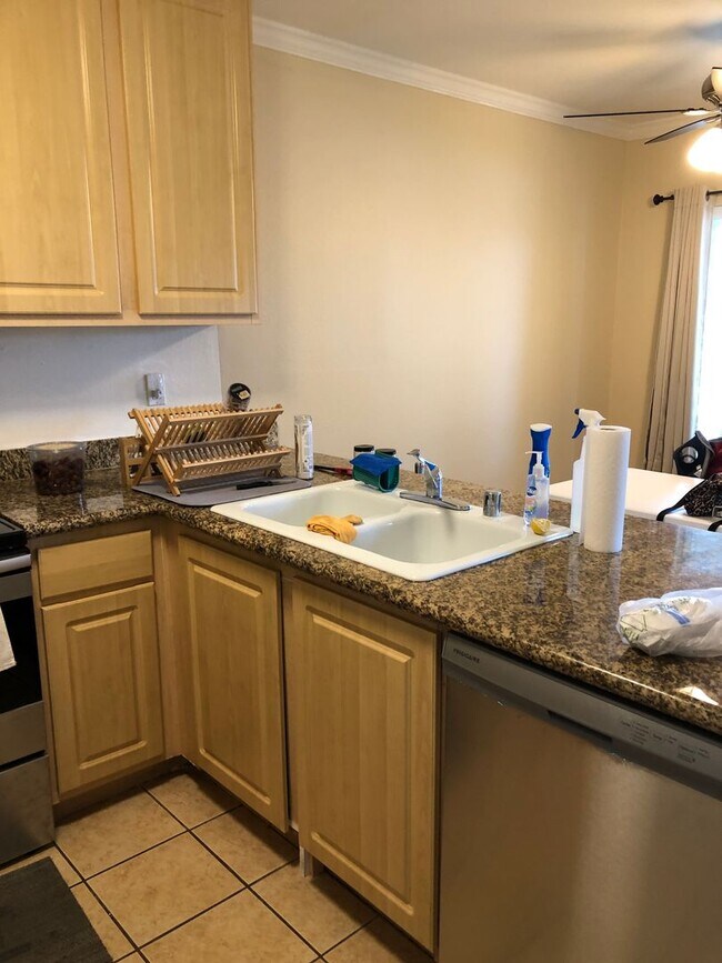 Building Photo - Near Parkway Plaza - 2 Bedrooms/2 Baths with Central Air Conditioning@ Sunterra