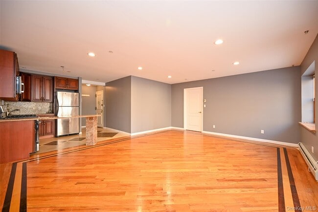 Building Photo - 108-27 63rd Ave