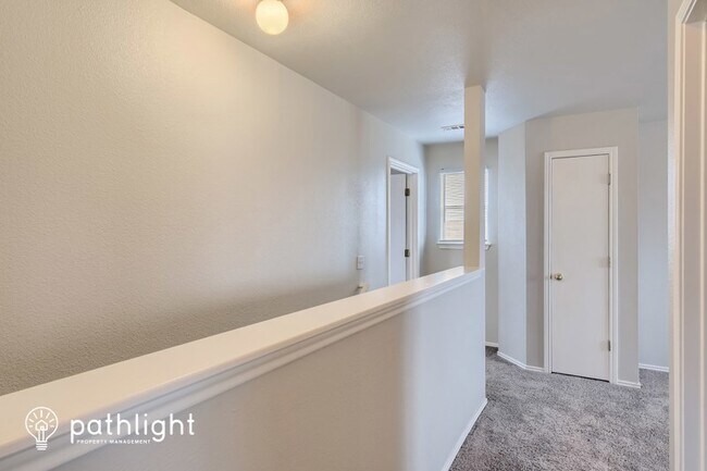 Building Photo - 327 Precipice Way