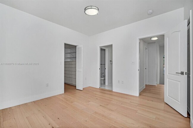 Building Photo - 1135 Asturia Ave