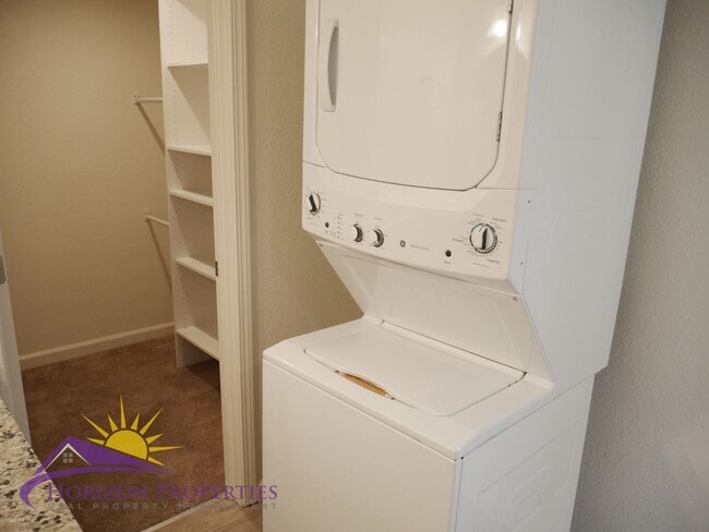 Building Photo - 2221 Rhoda Way