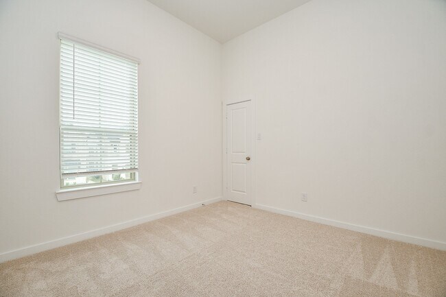 Building Photo - 6562 Scarlet Pond Ln