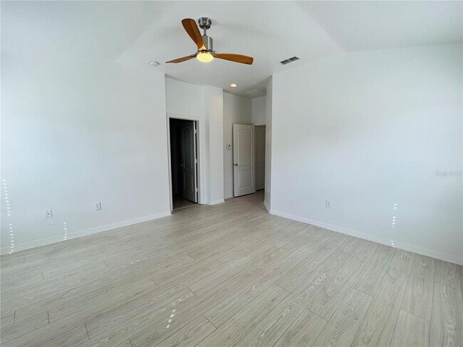 Building Photo - 6658 S Goldenrod Rd