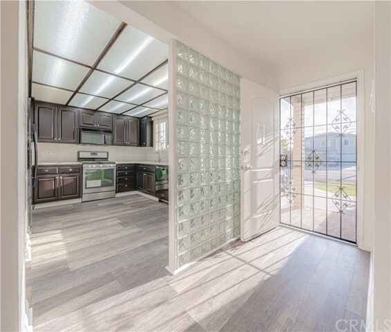 Building Photo - 17032 Van Ness Ave
