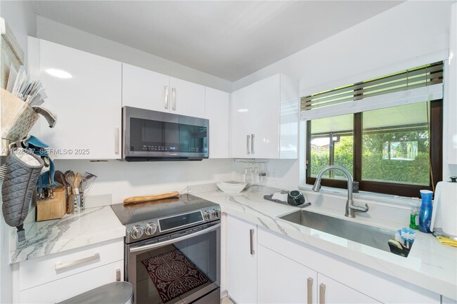 Building Photo - 10350 SW 4th St