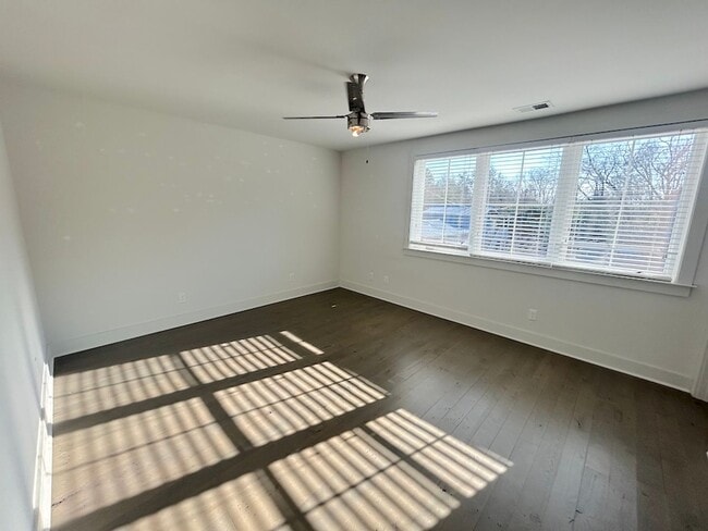 Building Photo - 2 BEDROOM | 2.5 BATH | BALCONY
