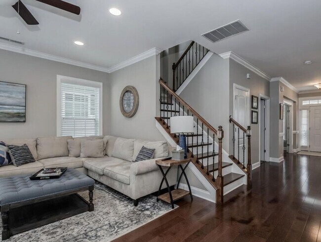 Building Photo - 10524 Royal Winchester Dr