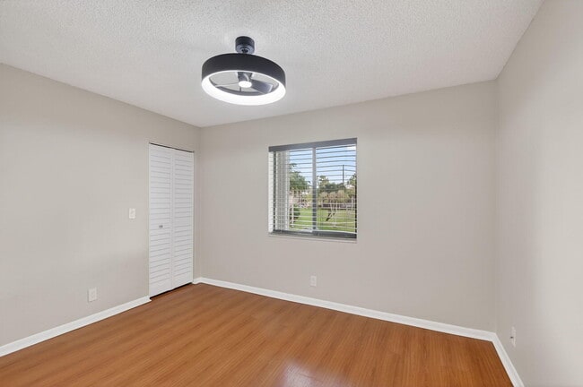 Building Photo - 511 Shady Pine Way