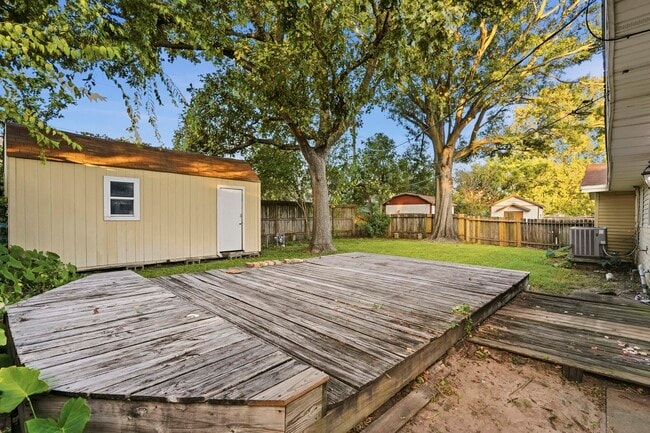 Building Photo - 2918 Tarpey Ave