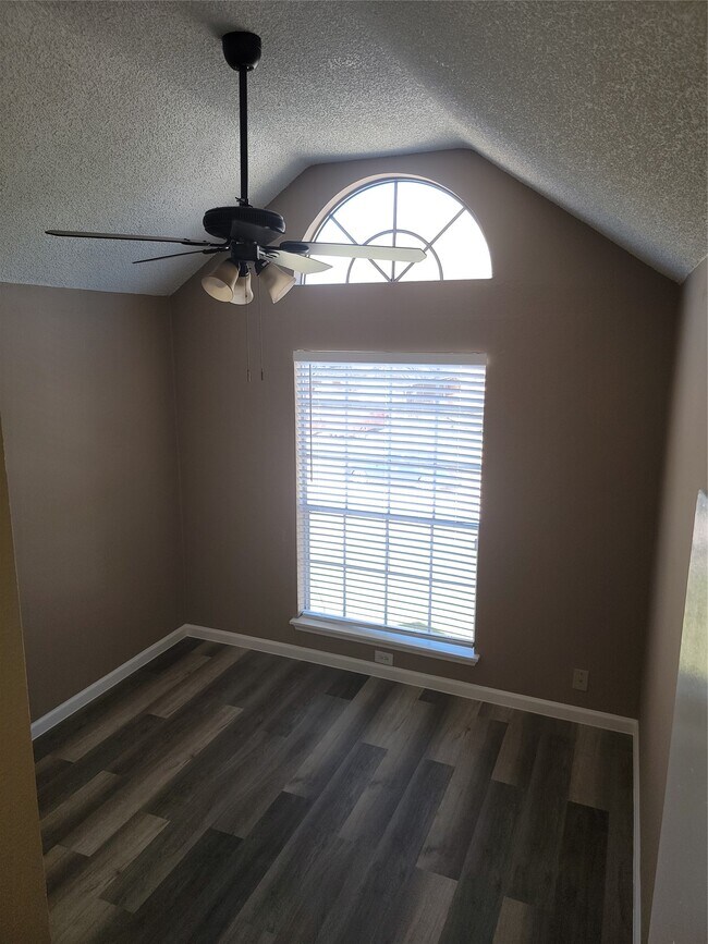 Building Photo - 5718 Fargo Dr