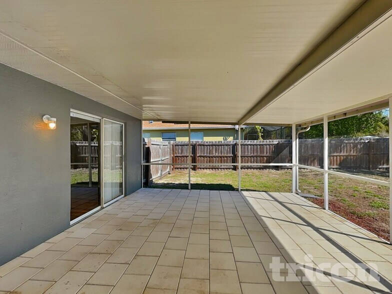 Building Photo - 1374 Godfrey Ave