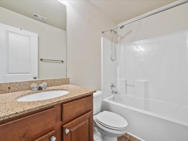 Building Photo - 472 Tufton Tr