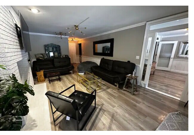 Building Photo - 1215 Glacier Stage Ln