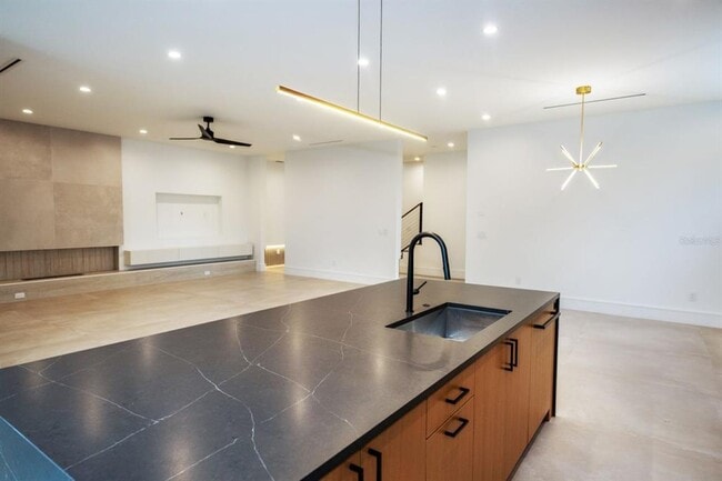 Building Photo - 3010 W Trilby Ave