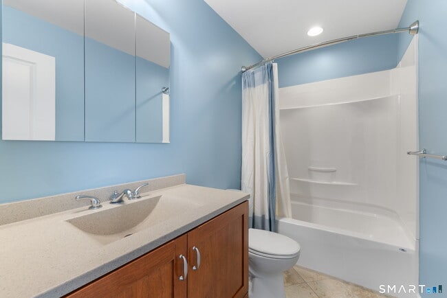 Building Photo - 5 Sunningdale Ln