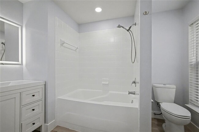 Building Photo - 1042 Waterside Dr