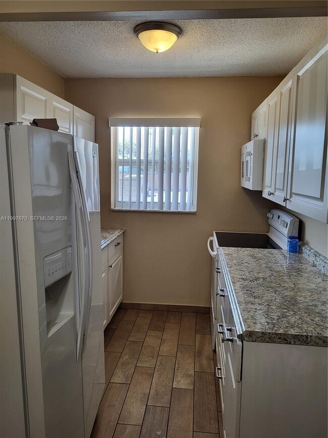 Building Photo - 1611 Green Ln