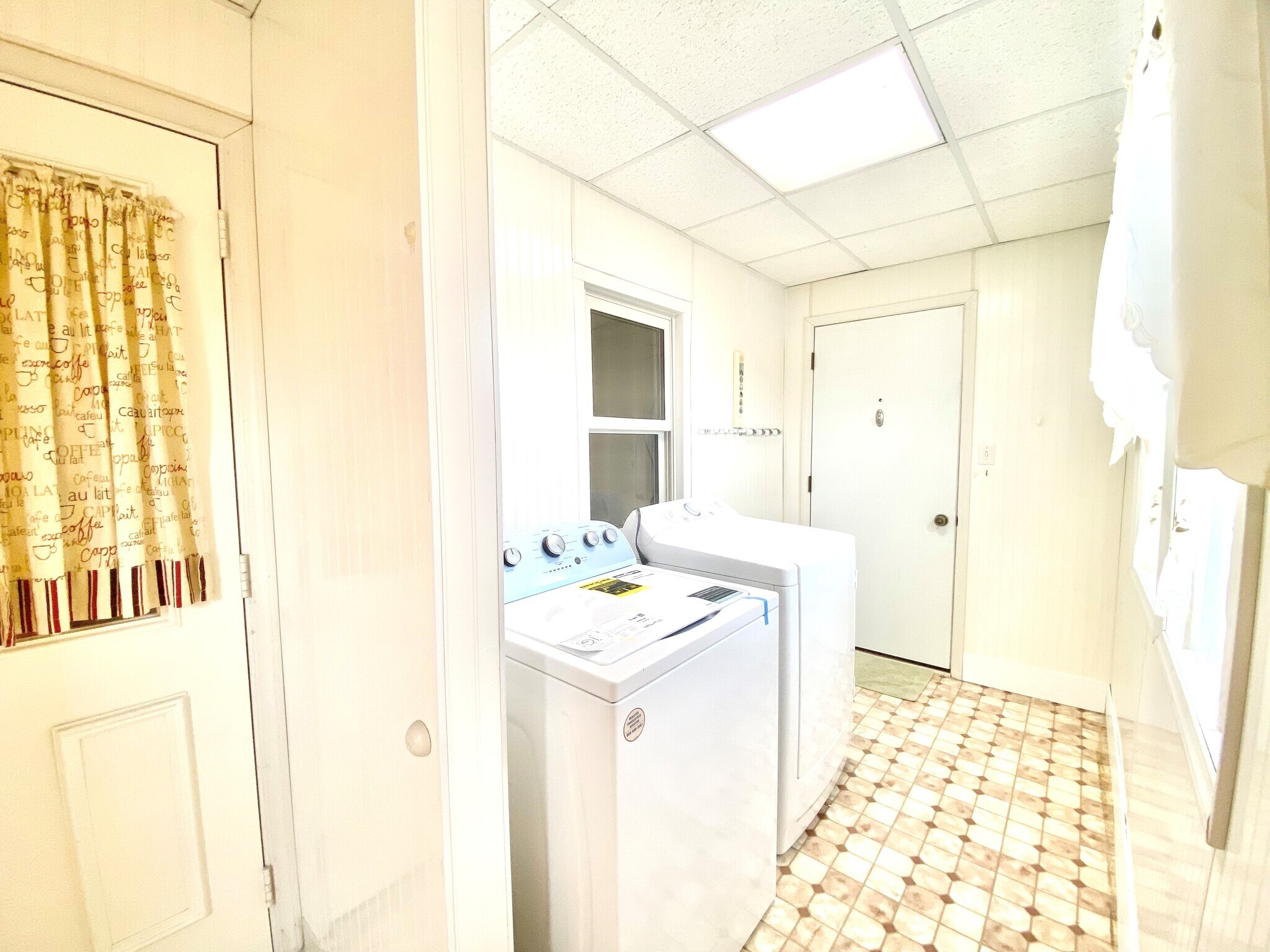 Laundry area in 1st Floor - 453 Spruce St