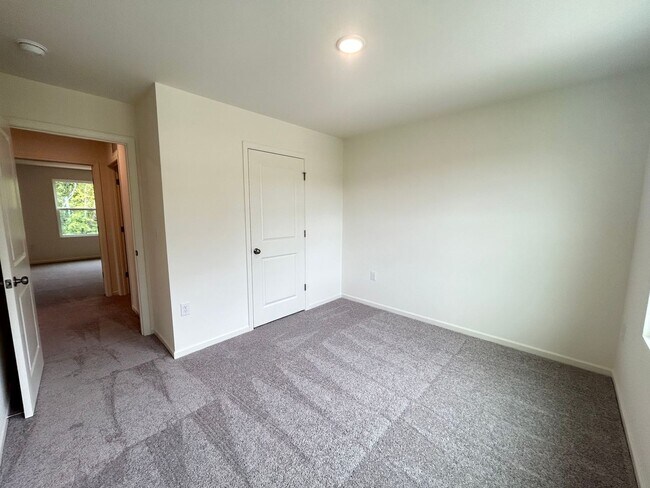 Building Photo - 724 Ironwood Ct