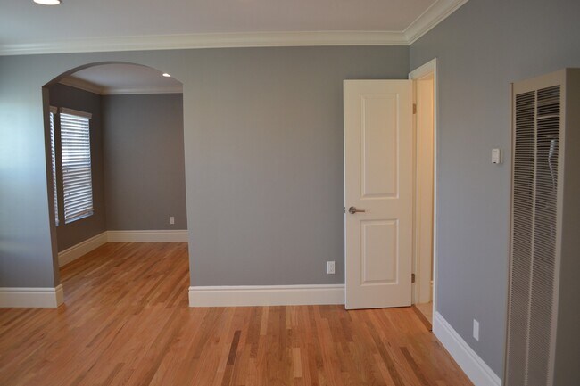 Building Photo - Stylish 2BD Golden Hill Gem | A/C, Bonus R...