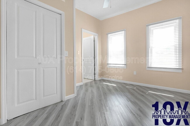 Building Photo - 1652 Summit St